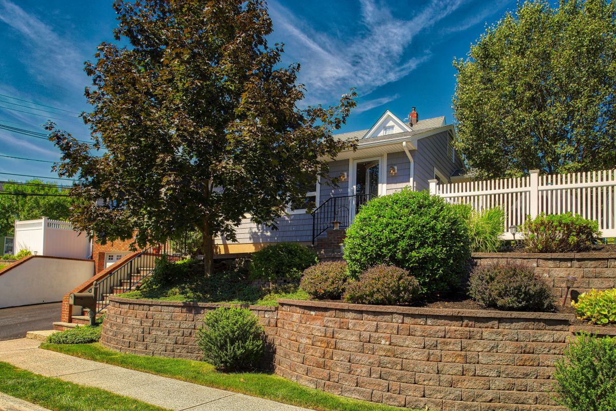 Custom Retaining Walls St. Louis, MO | Second Nature